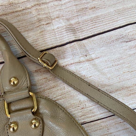 Emma Fox Leather Hand/Shoulder Bag With Gold Tone Hardware - Picture 5 of 16